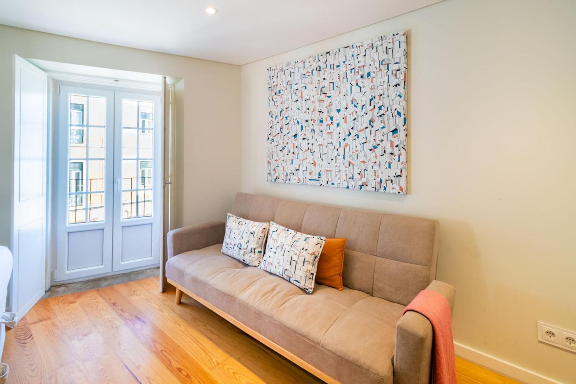 Discover Lisbons History - Stylish In Alfama Lisboa